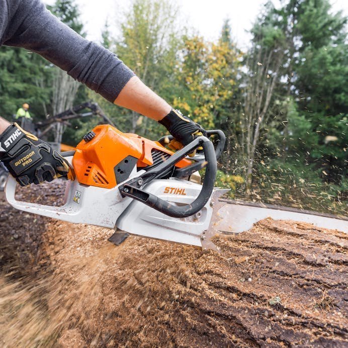 121cc Professional Gas Chainsaw with 8.7 HP Engine, Heavy-Duty Logging Performance & Long Bar Compatibility - Image 4