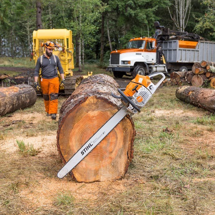 121cc Professional Gas Chainsaw with 8.7 HP Engine, Heavy-Duty Logging Performance & Long Bar Compatibility - Image 2