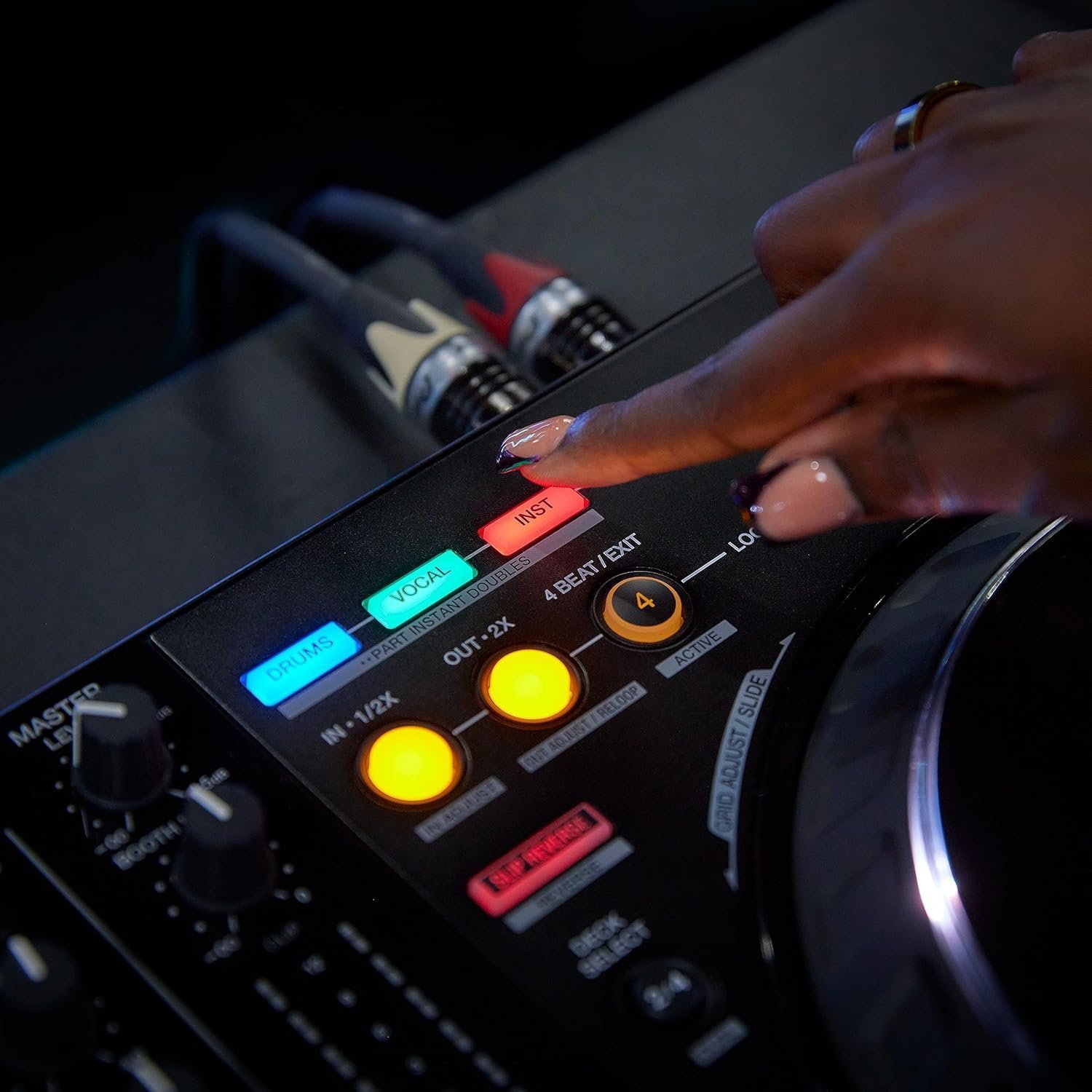 Professional 4-Channel DJ Controller with Real-Time STEMS Control, Full-Size Jog Wheels & Club-Style Performance Layout - Image 12