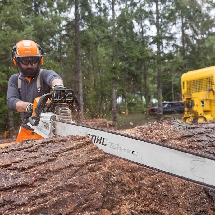 121cc Professional Gas Chainsaw with 8.7 HP Engine, Heavy-Duty Logging Performance & Long Bar Compatibility - Image 3