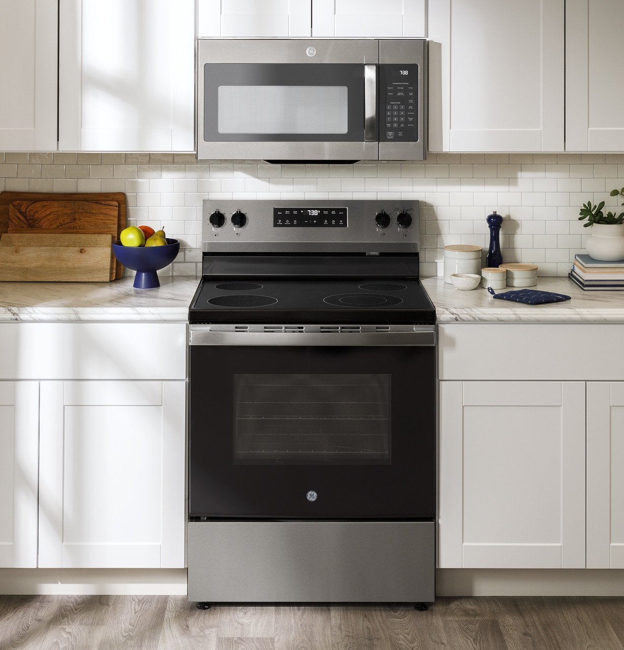 30-Inch Free-Standing Electric Range with Smooth Cooktop – Black - Image 3