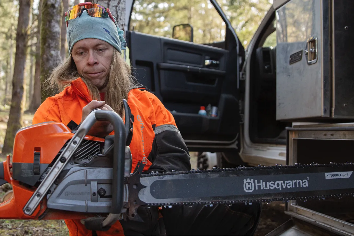 Professional 93cc Gas Chainsaw – Heavy-Duty Forestry & Tree Cutting Saw with High Cutting Capacity - Image 2