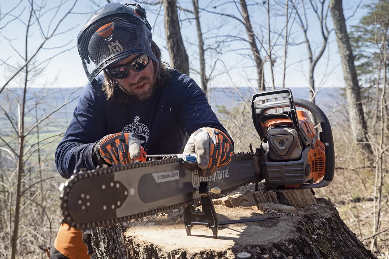 Professional 93cc Gas Chainsaw – Heavy-Duty Forestry & Tree Cutting Saw with High Cutting Capacity - Image 6